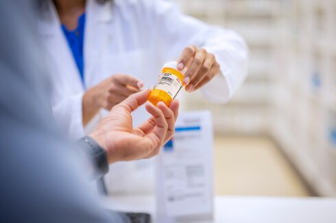 Hospital_Pharmacist_explaining_medication